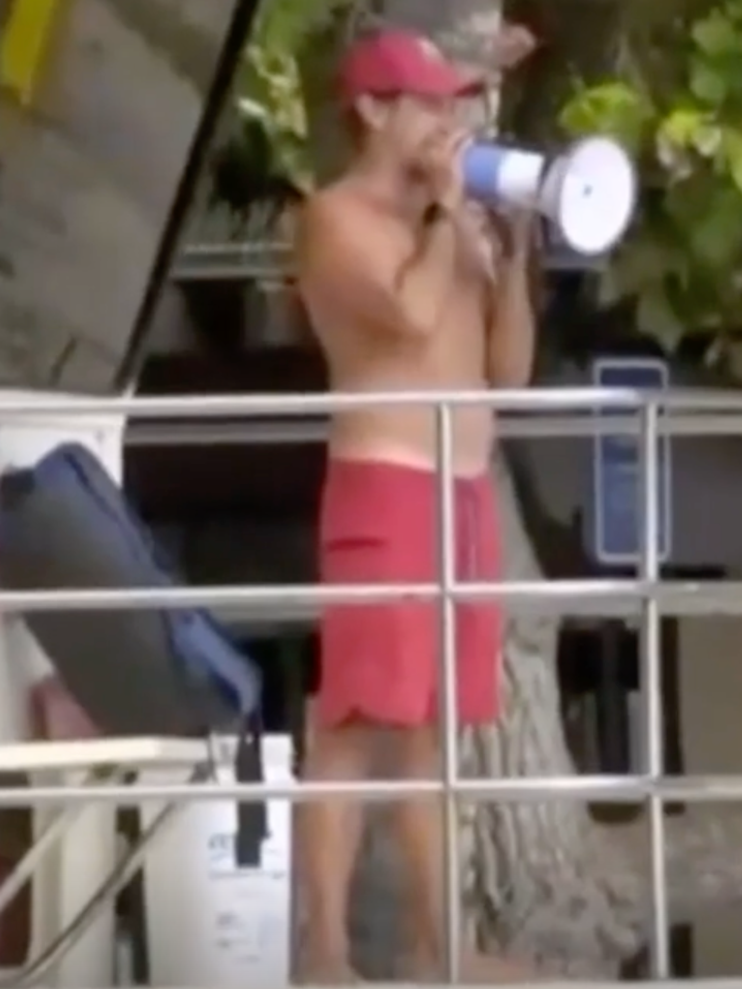 Watch as lifeguard calls for beach to be evacuated amid tsunami warnings in Hawaii