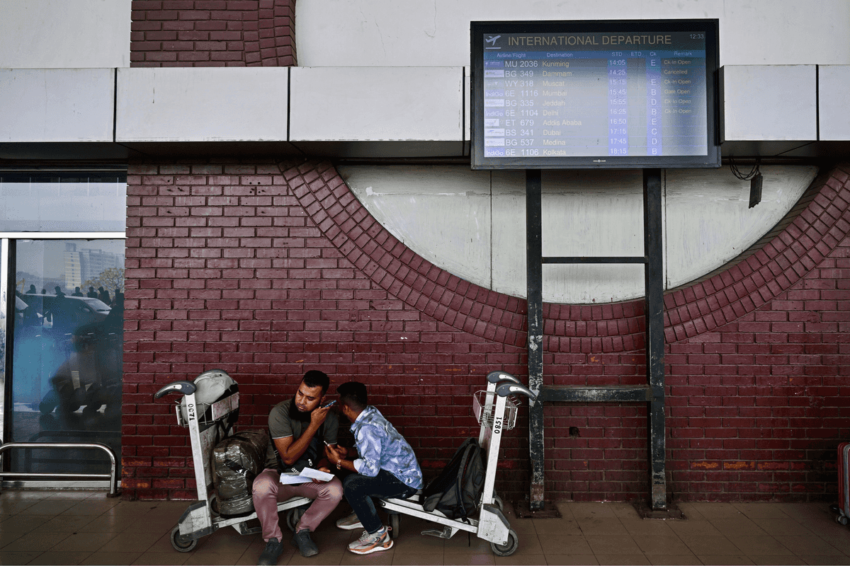 How are Brits fleeing the war in the Middle East?