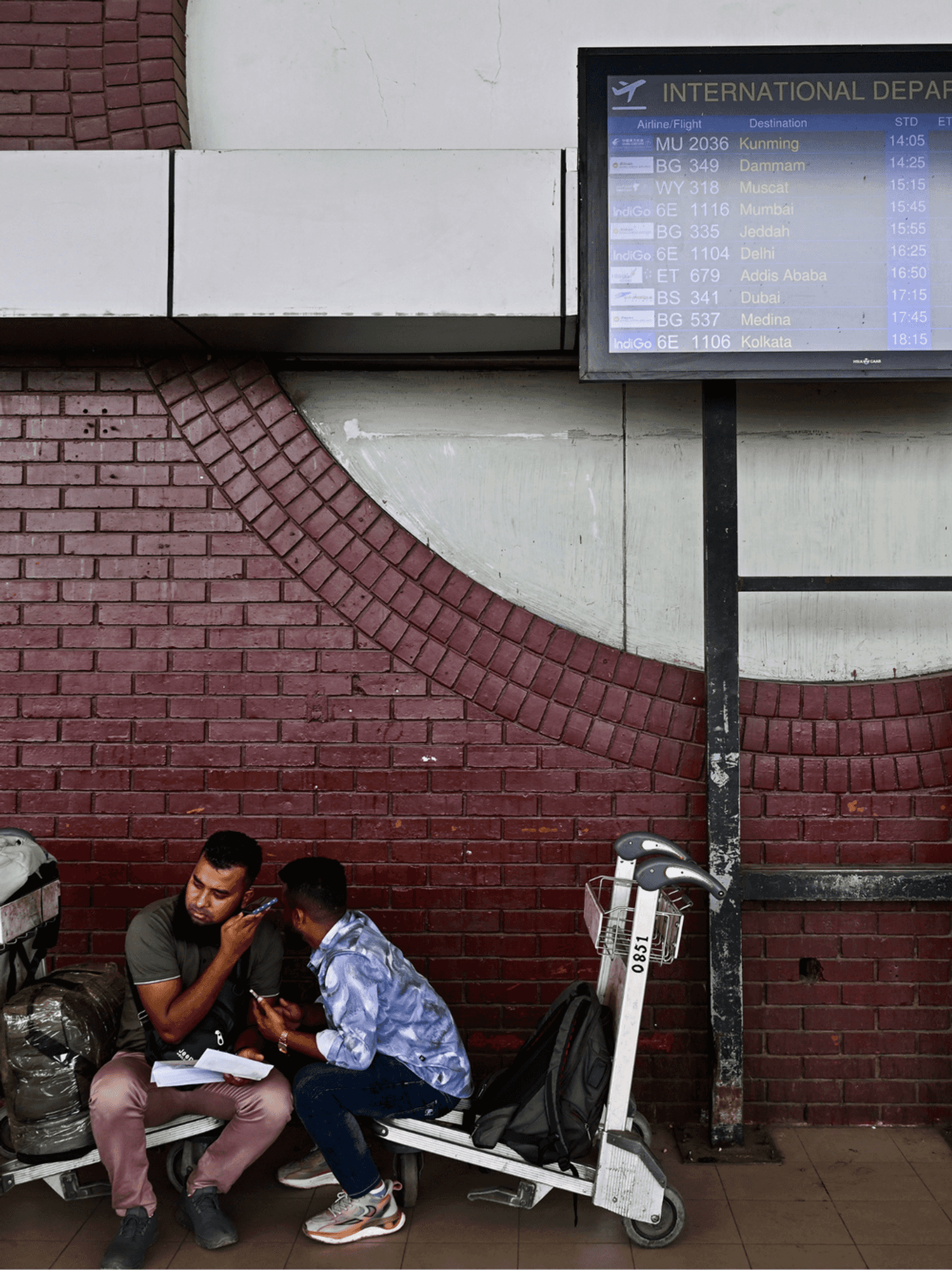 How are Brits fleeing the war in the Middle East?