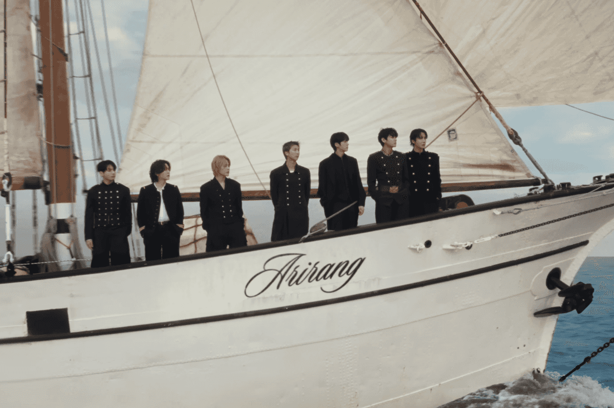 What are critics saying about new BTS album 'Arirang'?