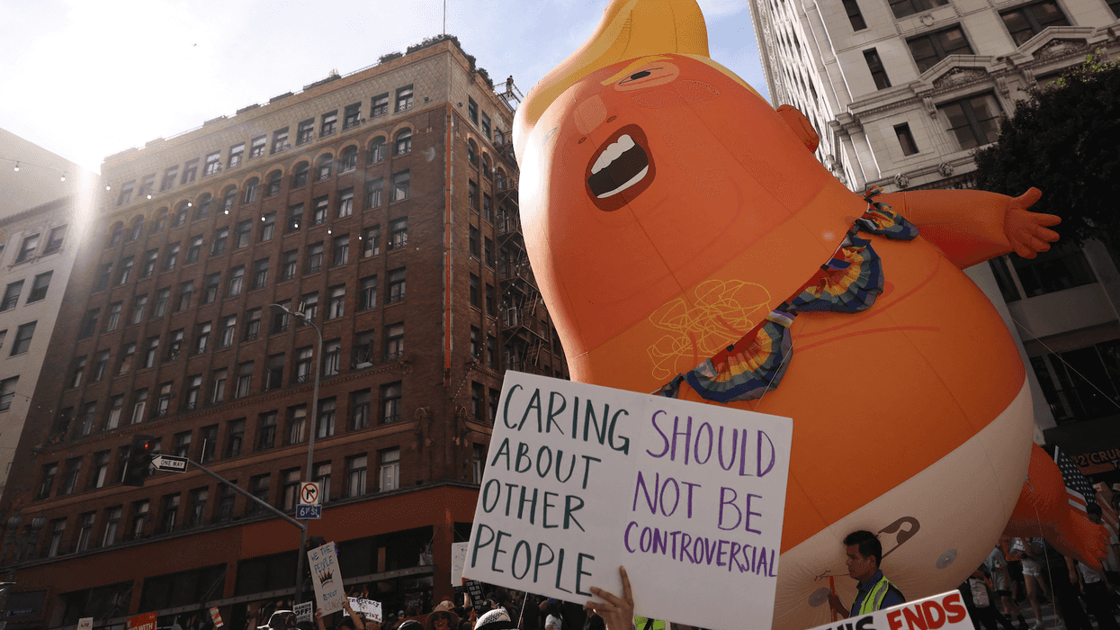 17 best signs that perfectly sum up 'No Kings' protesters' feelings about Trump