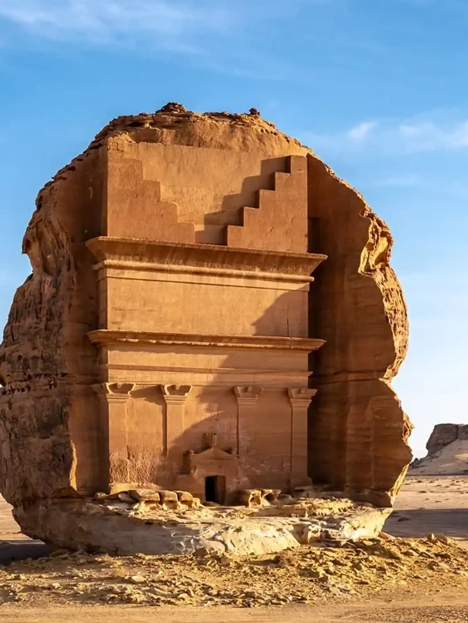 Breathtaking ancient city discovered in the desert reveals secrets of a forgotten civilisation