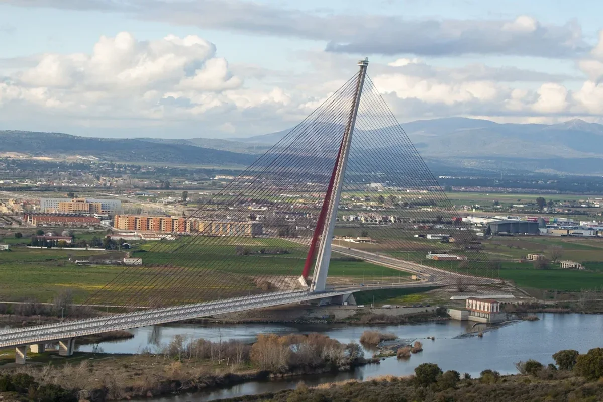 Family of British influencer who died in bridge fall 'tried to talk him out of' stunt