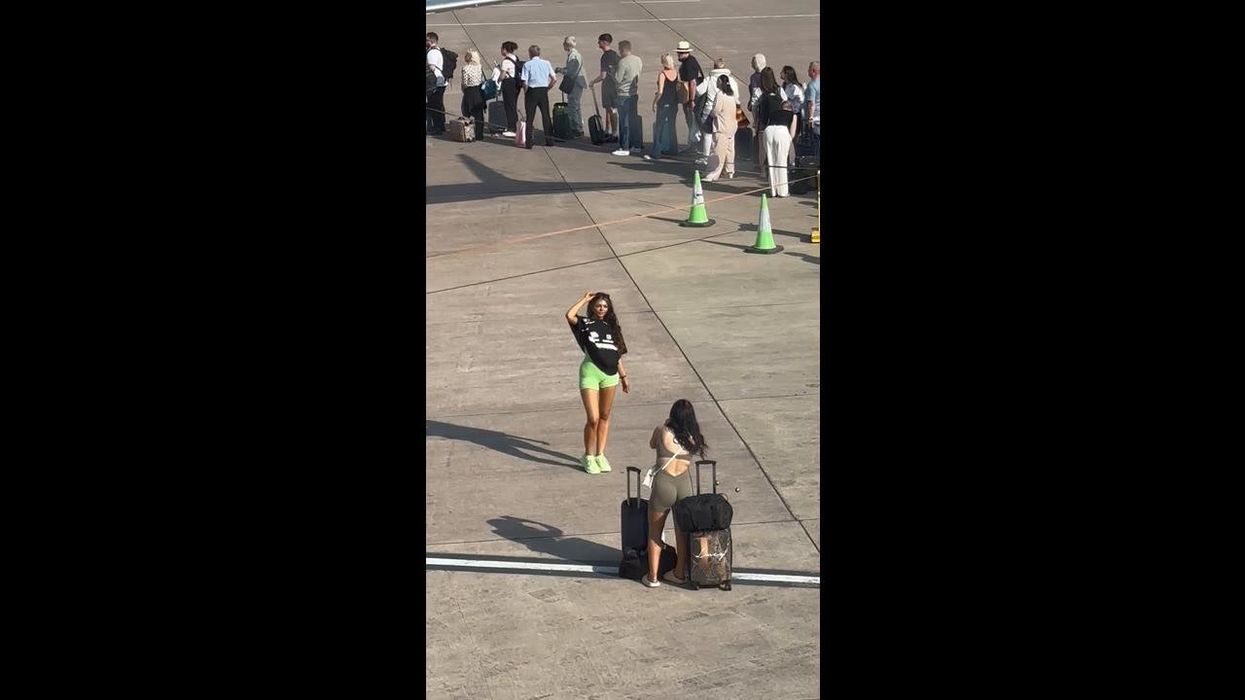 Ryanair passenger horrifies travellers by making dessert - from plane seat