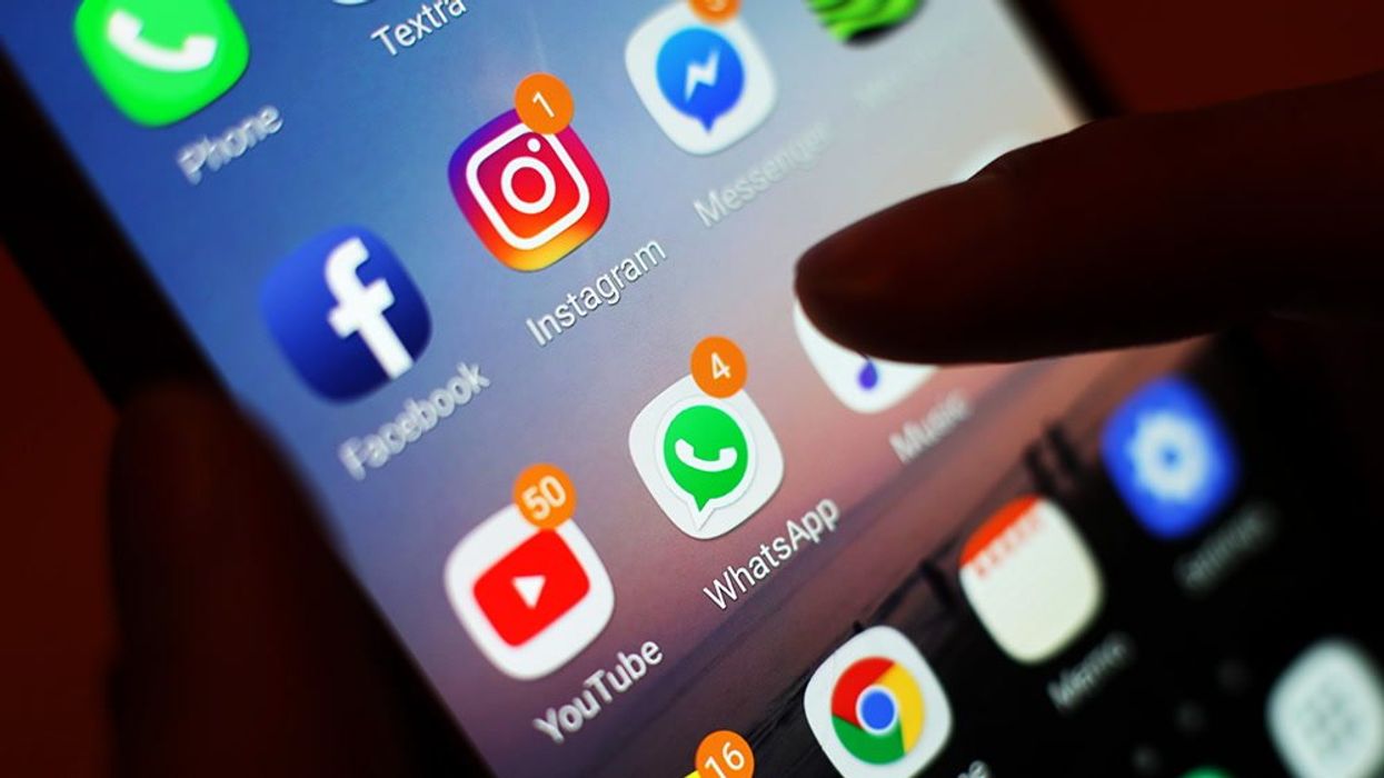 What is 'vanish mode' on Instagram and how do I use it?