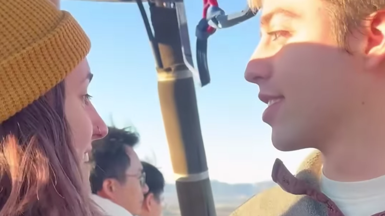 Man's marriage proposal on a hot air balloon goes horribly wrong