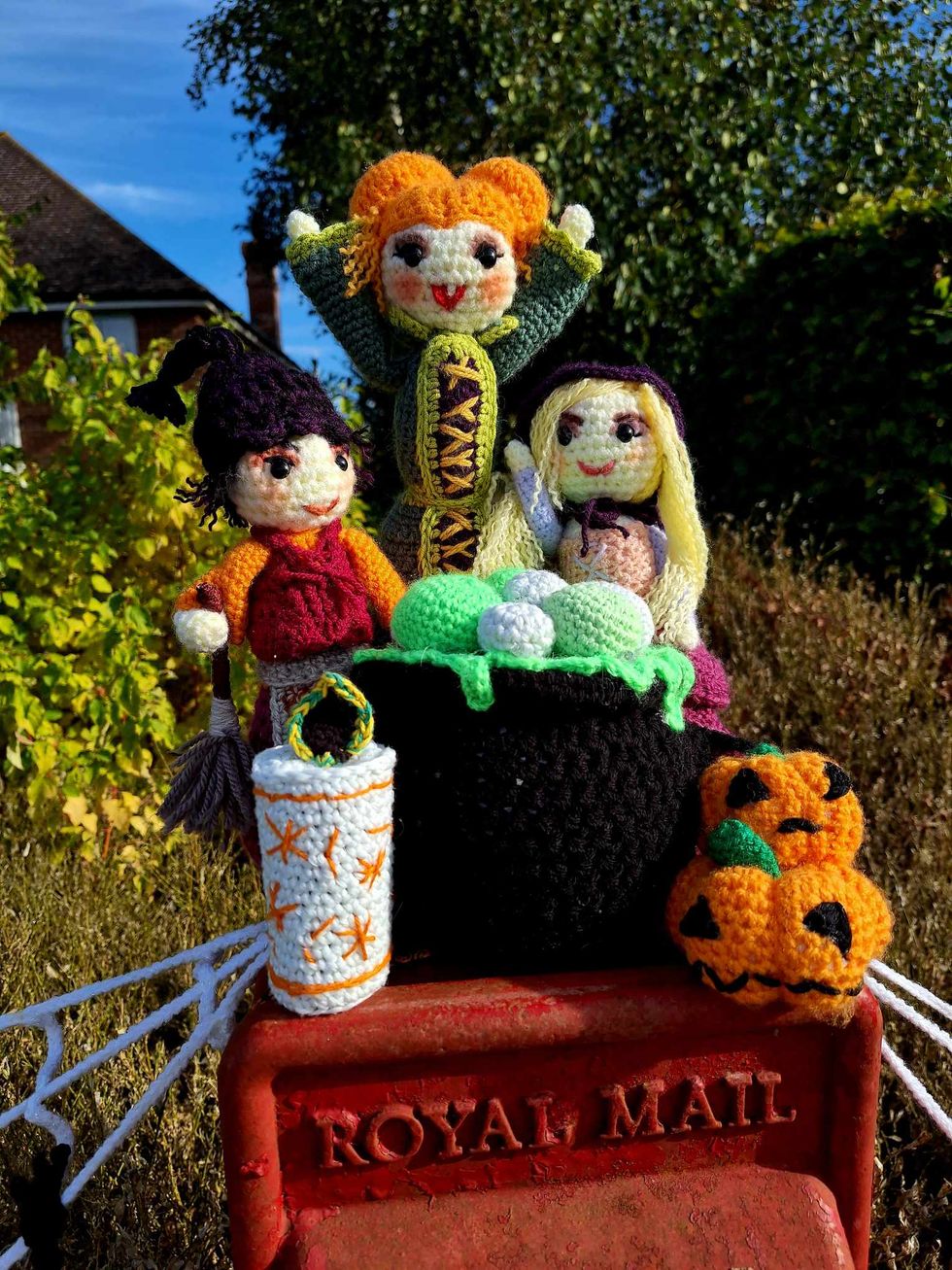 Items on top of a postbox