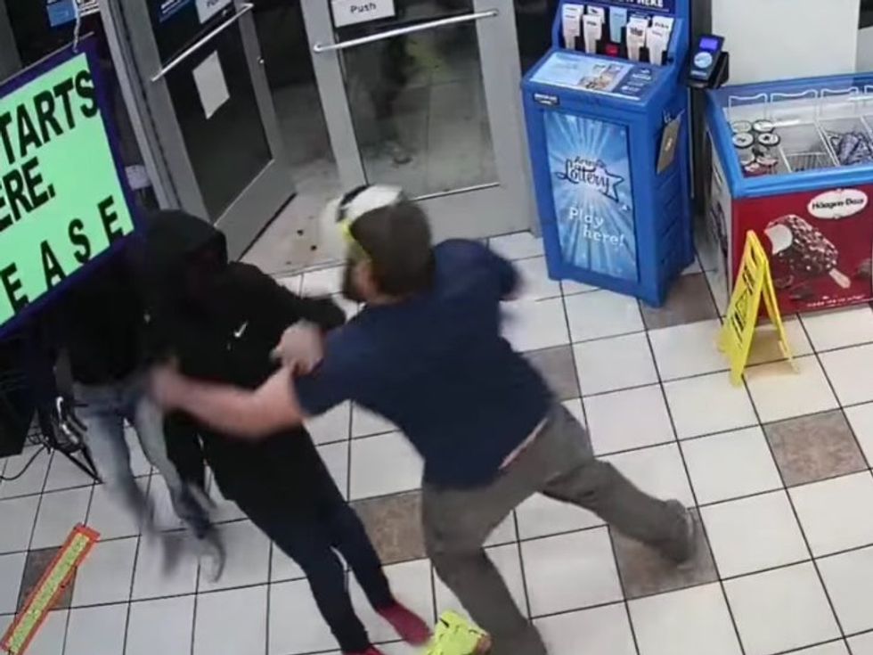 </p><p>James Kilcer, an ex-Marine stops robbery by hitting gunman's hand and tackling him to ground</p>