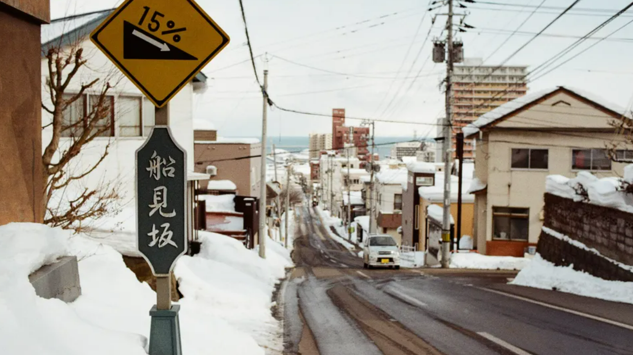 Tourist destination forced to hire security guards after woman died taking picture