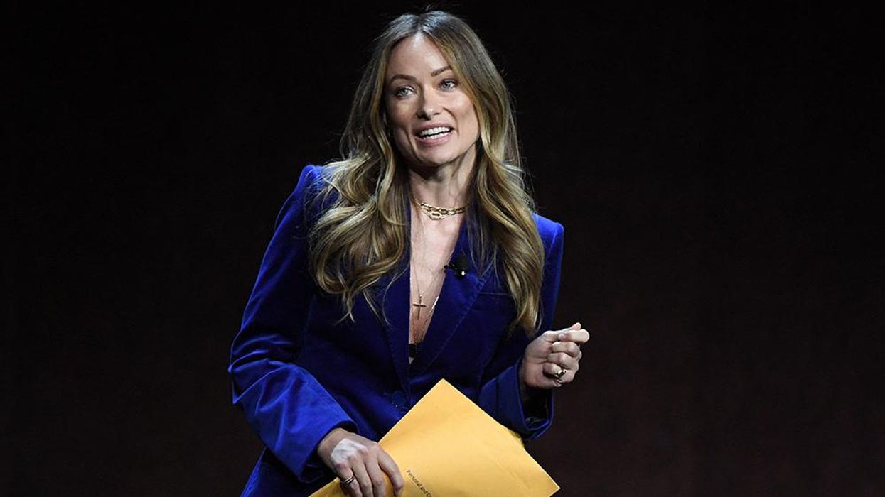 Olivia Wilde served legal paper from Jason Sudekis while on stage promoting new movie