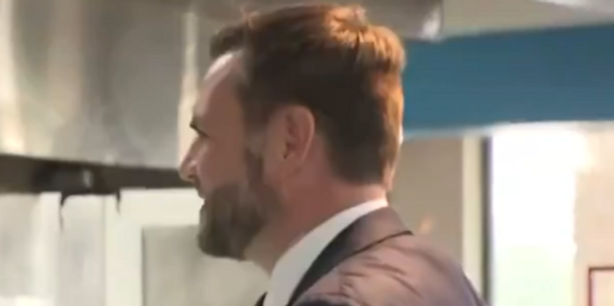 JD Vance's 'medieval' haircut roasted after awkward donut shop interaction | indy100