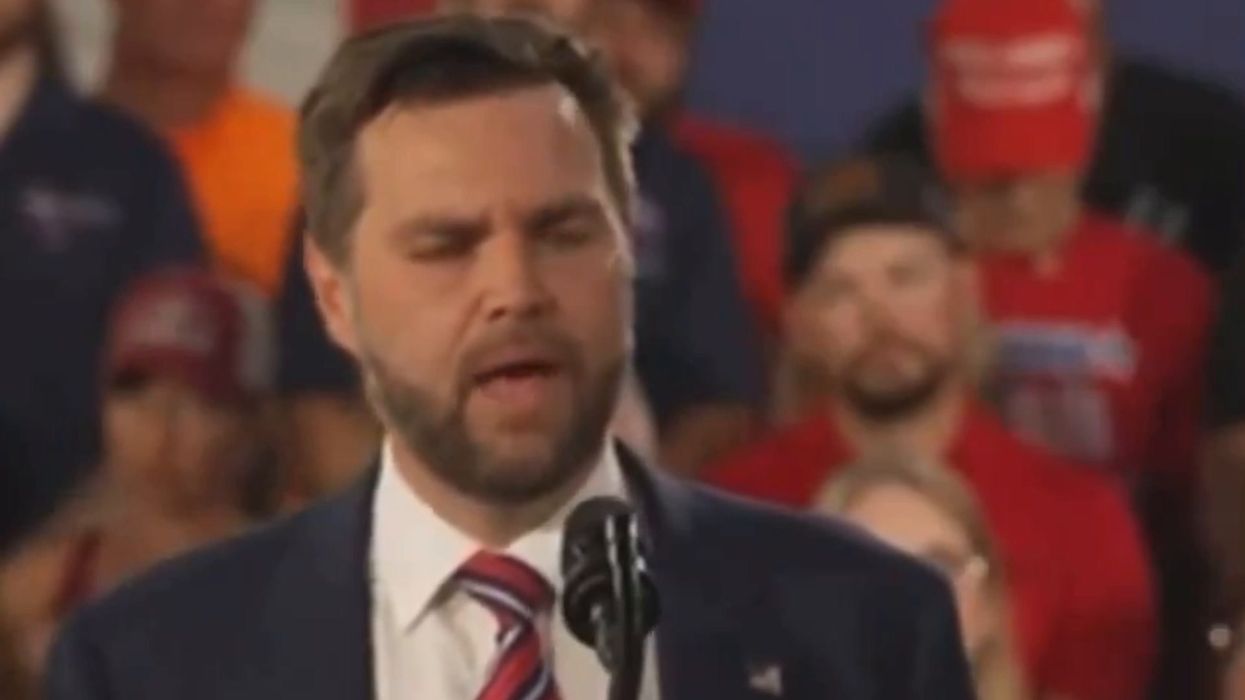 JD Vance mocks Kamala Harris’s use of a teleprompter, only for this to backfire moments later