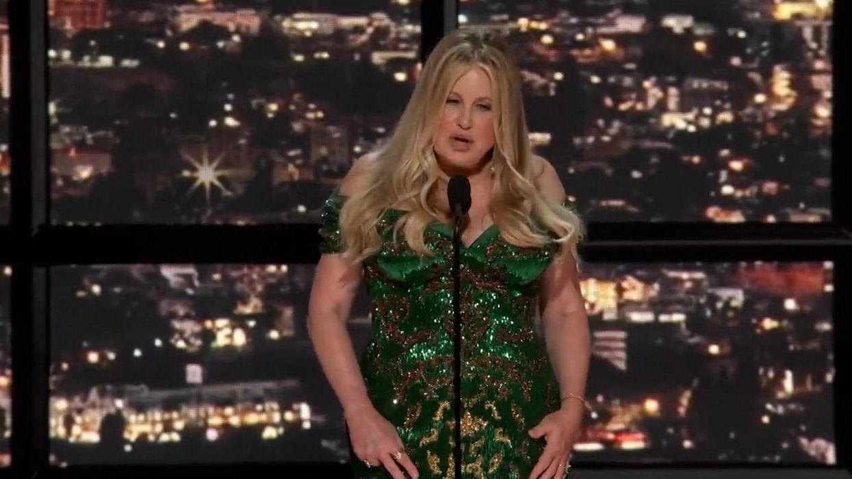 Everyone is obsessed with Jennifer Coolidge's dance during her Emmy's speech