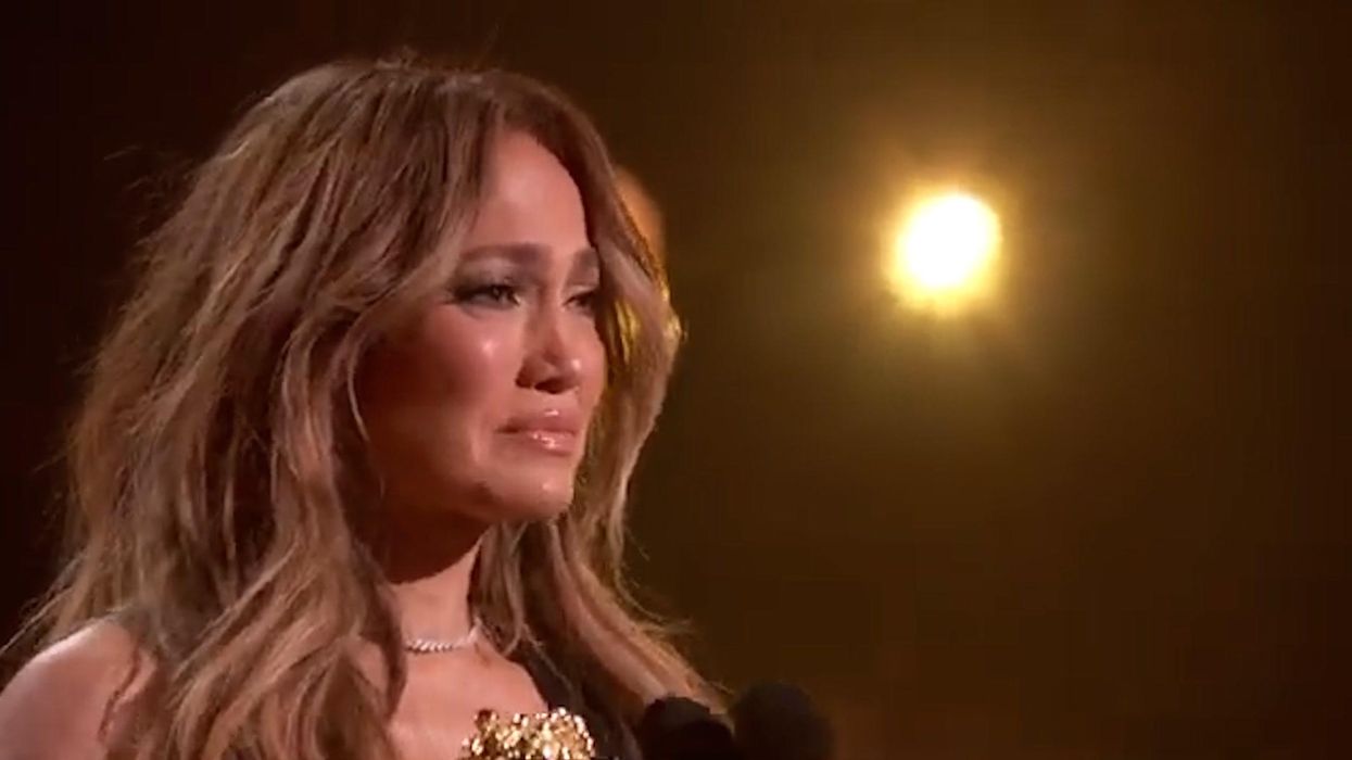 Jennifer Lopez shares intimate snap of her in the bath while making a phone call