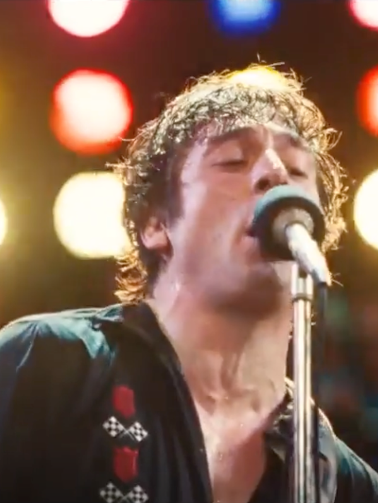 Jeremy Allen White wows Bruce Springsteen fans in first trailer of singers biopic