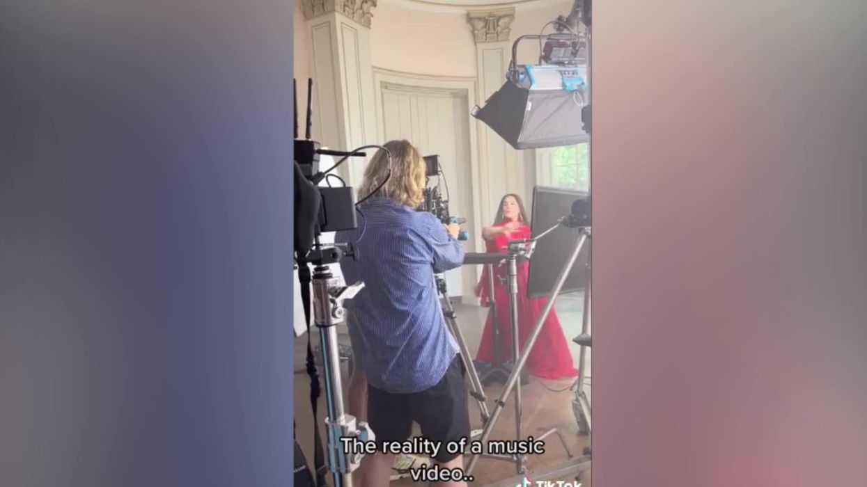 Jessie Ware shares how slow-mo effects are created in music videos and it's low-key funny