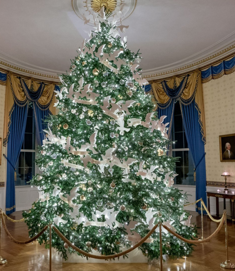 White Houss Christmas Decorations 2022 Jill Biden Just Unveiled White House Christmas Decorations - Here's How  They Compare To Melania Trump's | Indy100