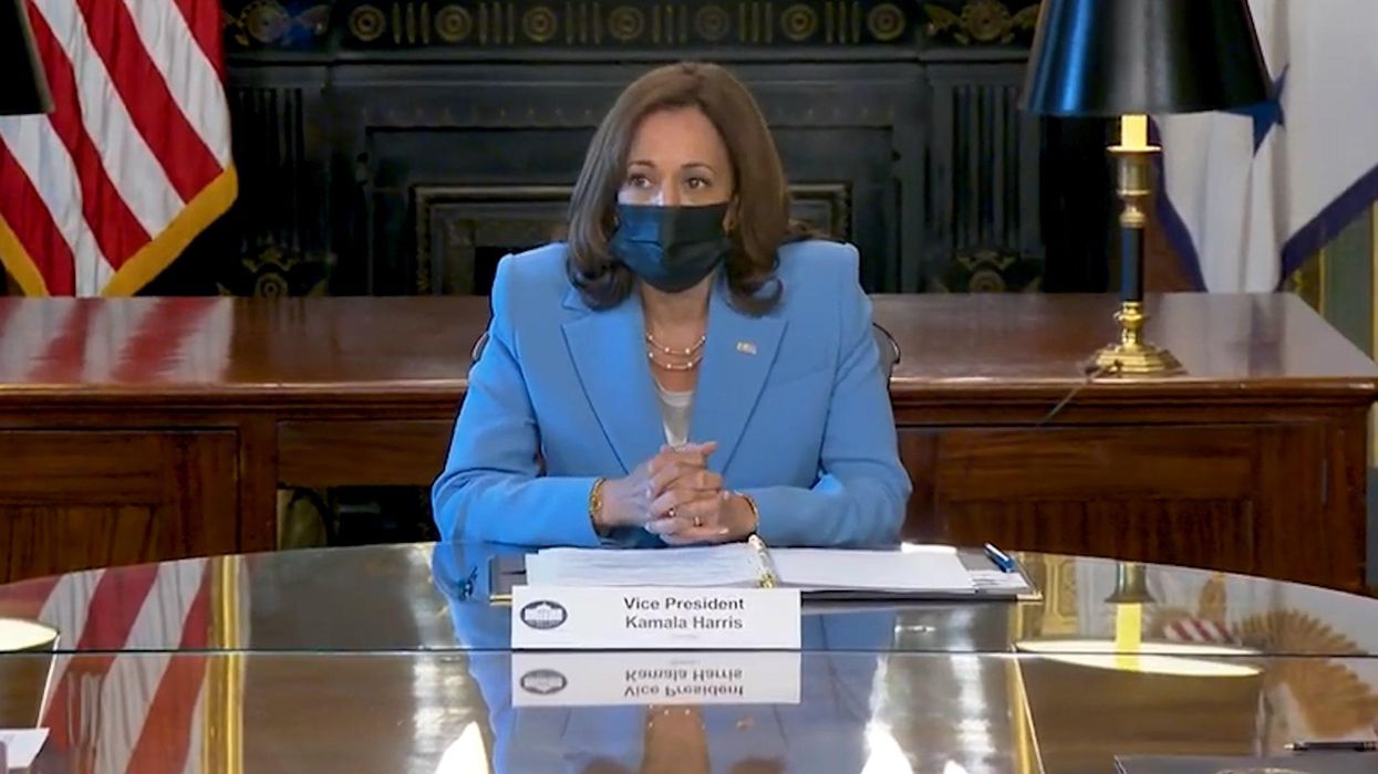 Right-wingers are upset because Kamala Harris described what she was wearing