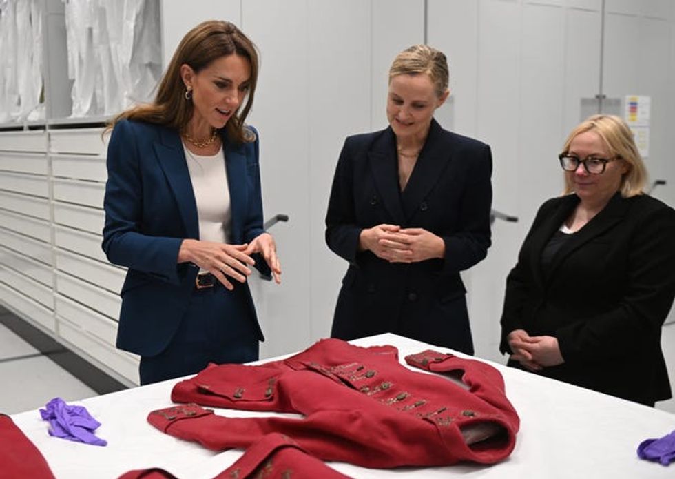Kate and officials at the V&A