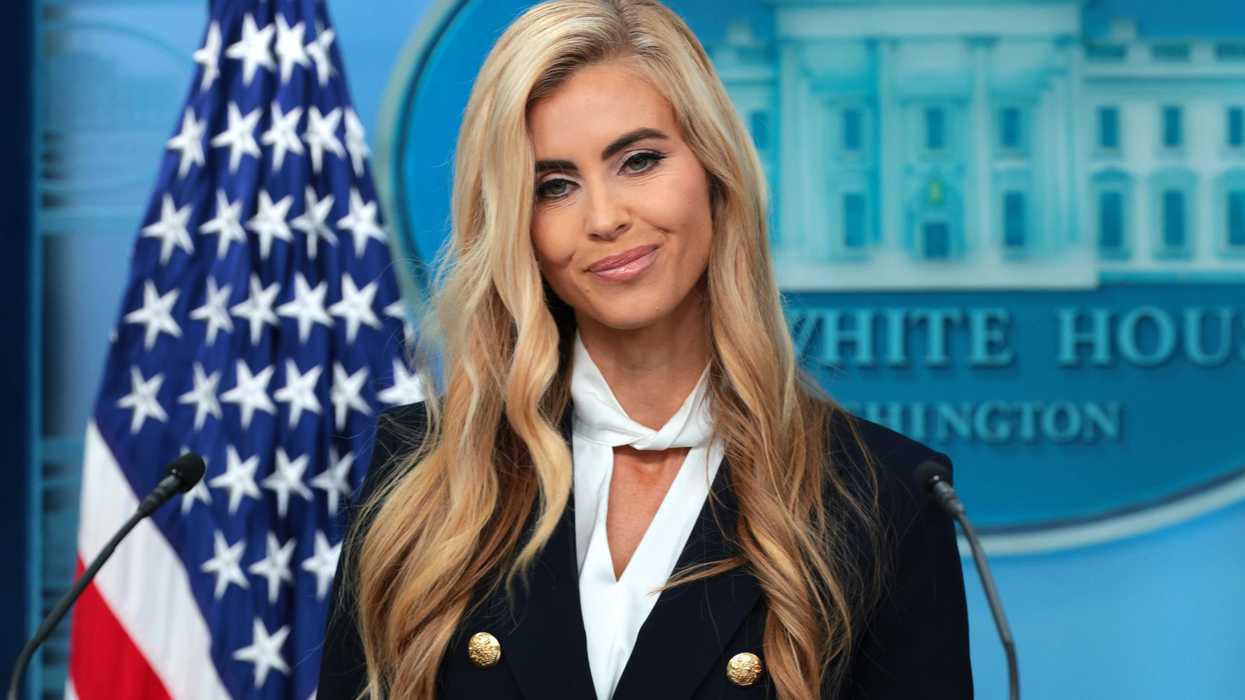 Katie Zacharia hosting a White House press briefing.