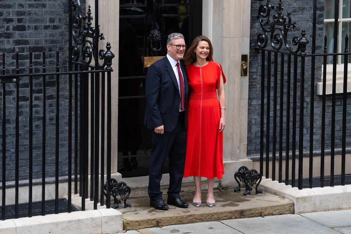 Keir and Victoria Starmer pose outside Downing Street