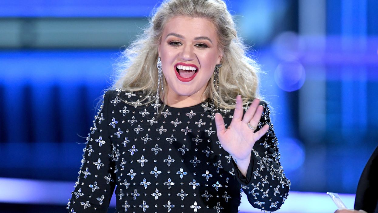 <p>Kelly Clarkson advised Swift to re-record her first six albums.</p>