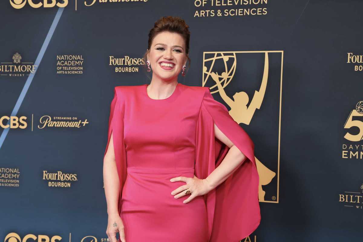 Kelly Clarkson’s bizarre social media feud with New York store explained as she brands them 'liars'