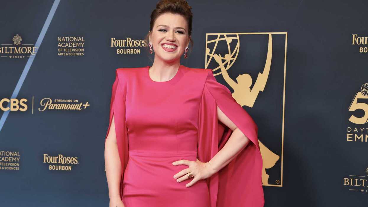 Kelly Clarkson’s bizarre social media feud with New York store explained as she brands them 'liars'