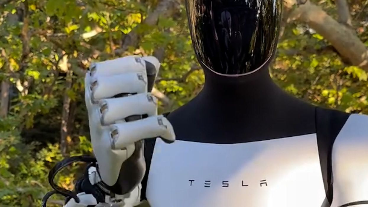 Elon Musk just claimed he's a '5,000-year-old vampire alien'
