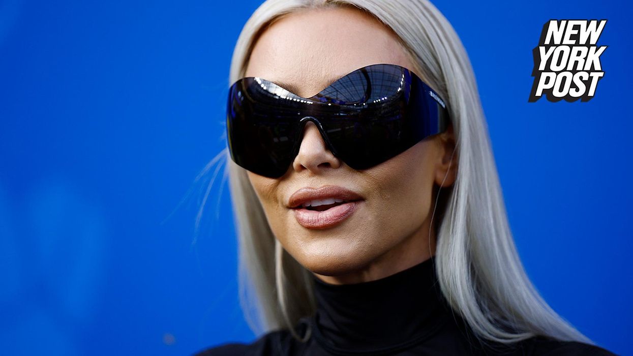 Kim Kardashian blows kiss as she gets booed at LA Rams game