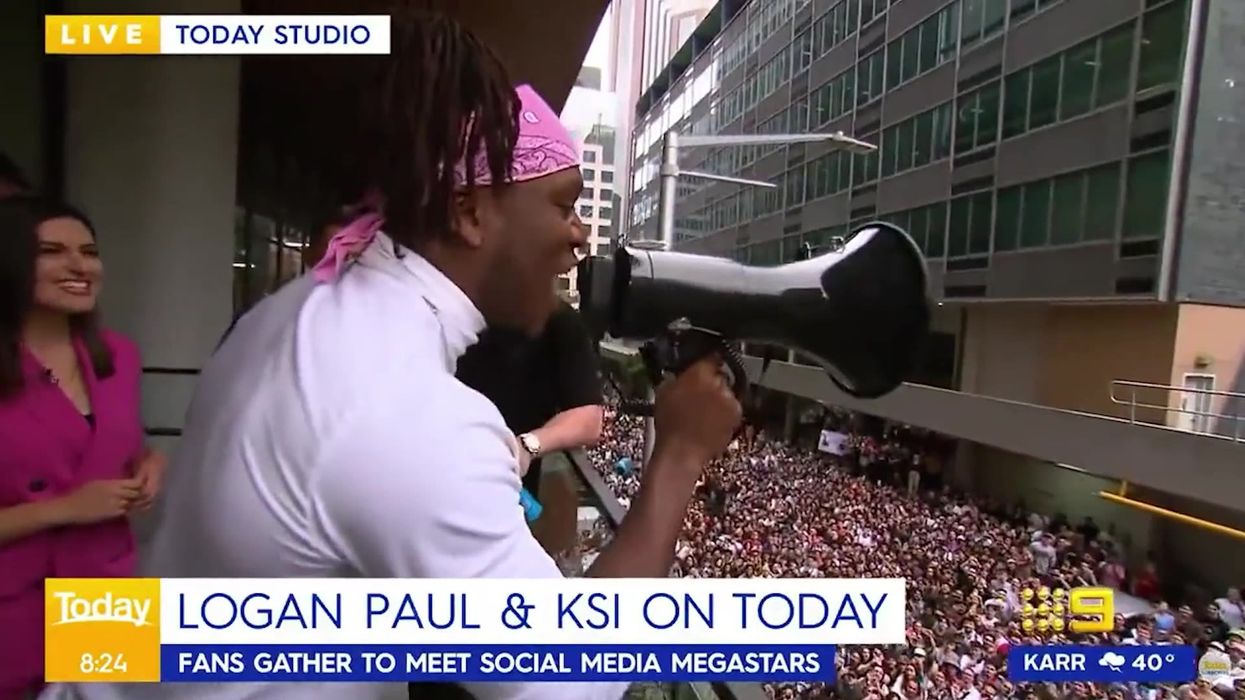 KSI gets thousands of people to explicitly mock Tottenham on live Australian TV