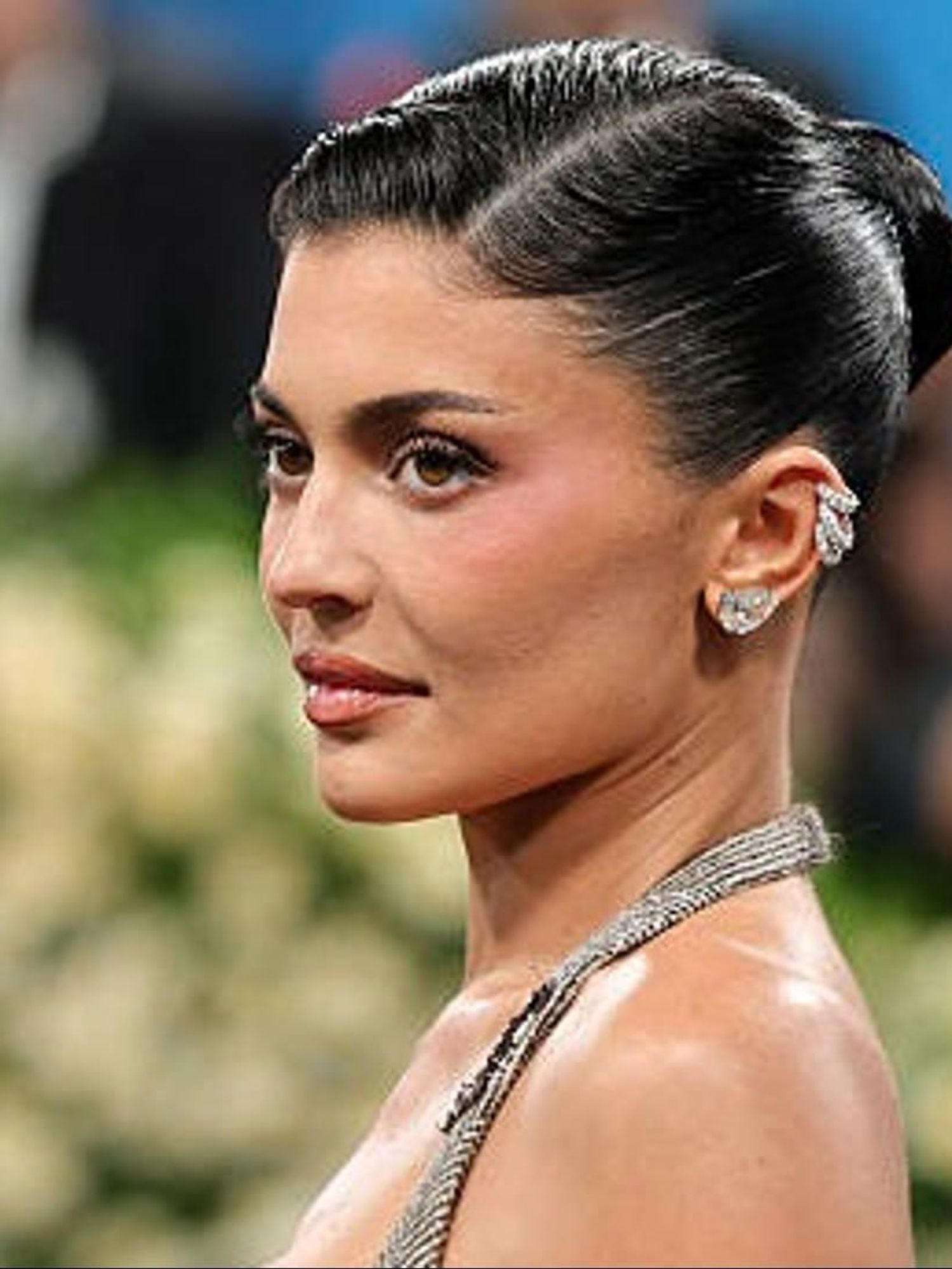 Renowned doctor challenges Kylie Jenner’s breast augmentation revelation