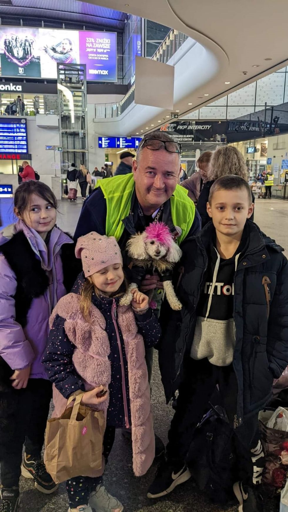 ‘Punk rocker’ poodle puts smiles on faces of Ukrainian refugees