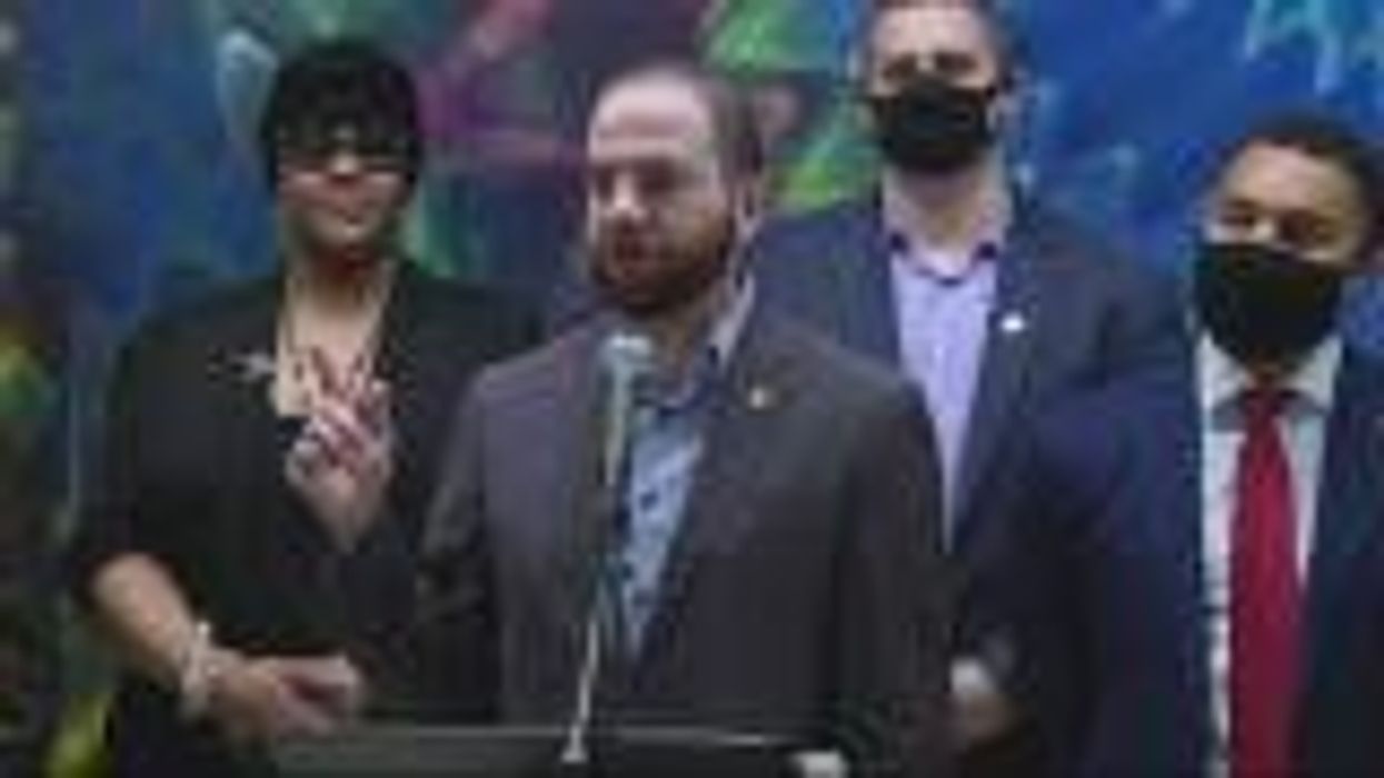 Anti-LGBTQ politician keeps commenting on gay performer’s thirst traps