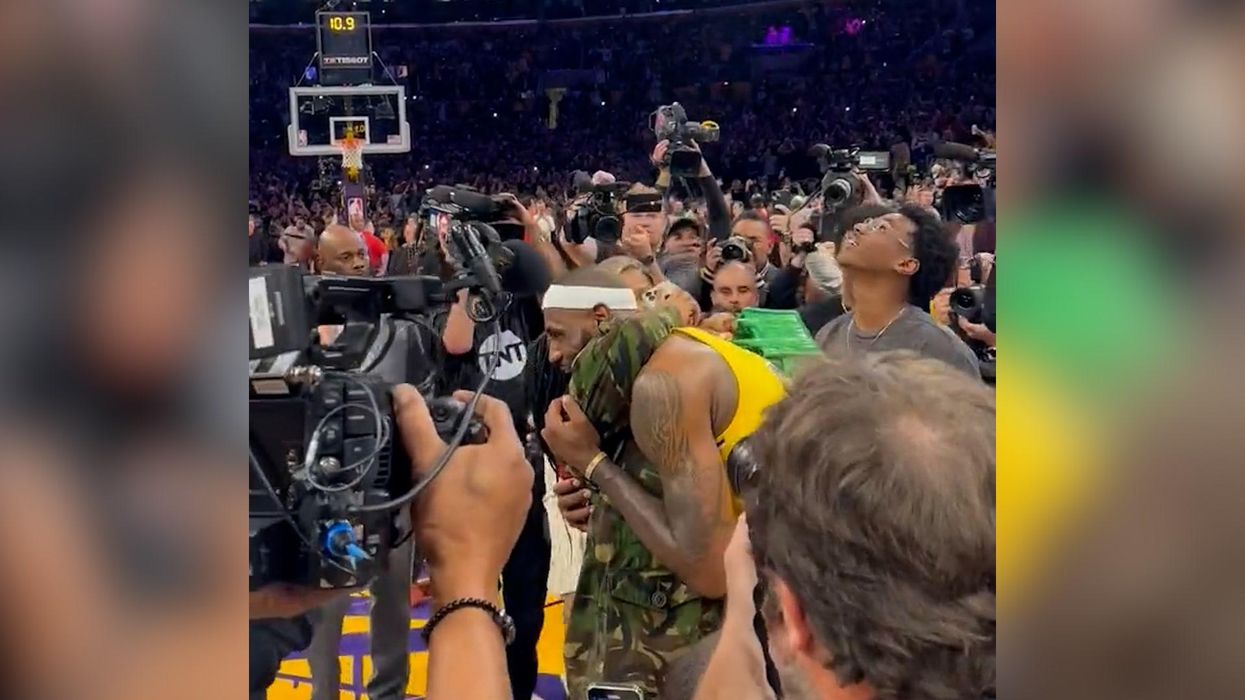 Incredible photo shows the harsh truth behind Lebron James' record breaking moment