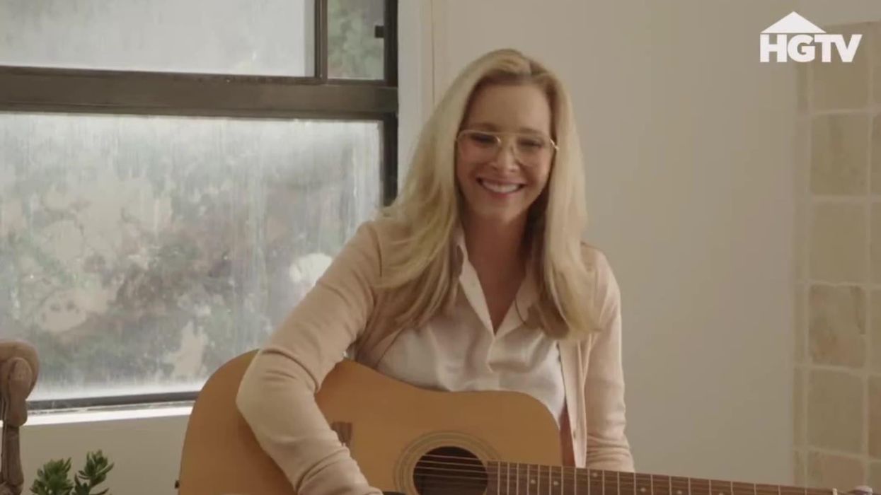 Lisa Kudrow just revived her famous 'Smelly Cat' song from Friends