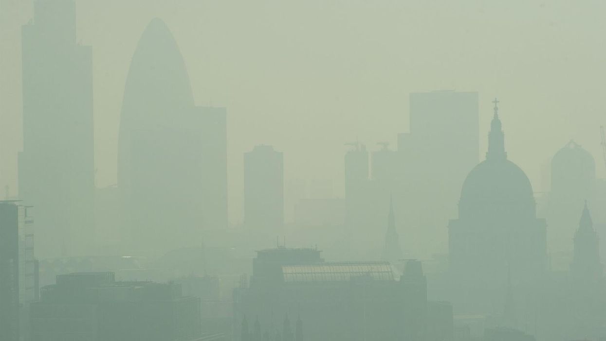 London behind the smog, 2014