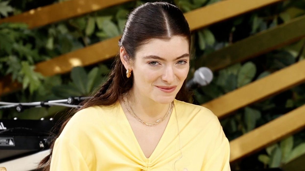 Lorde hits back after video of her shushing fans at a concert goes viral