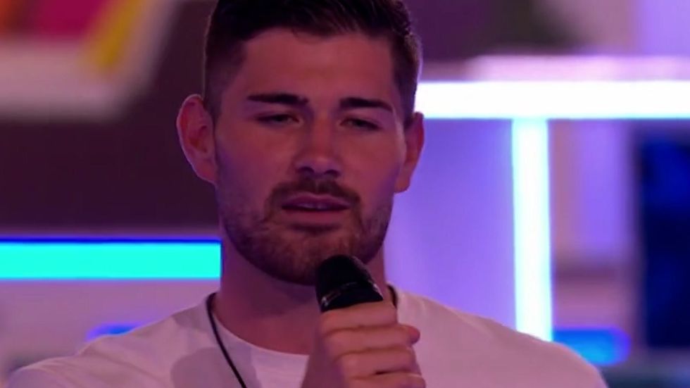 Love Island's Scott van-der-Sluis sings for annual talent show