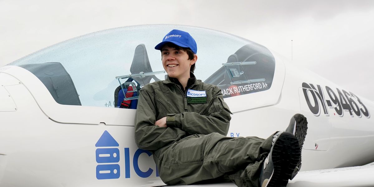 Pilot Mack, 16, aims to break solo round-the-world record | indy100