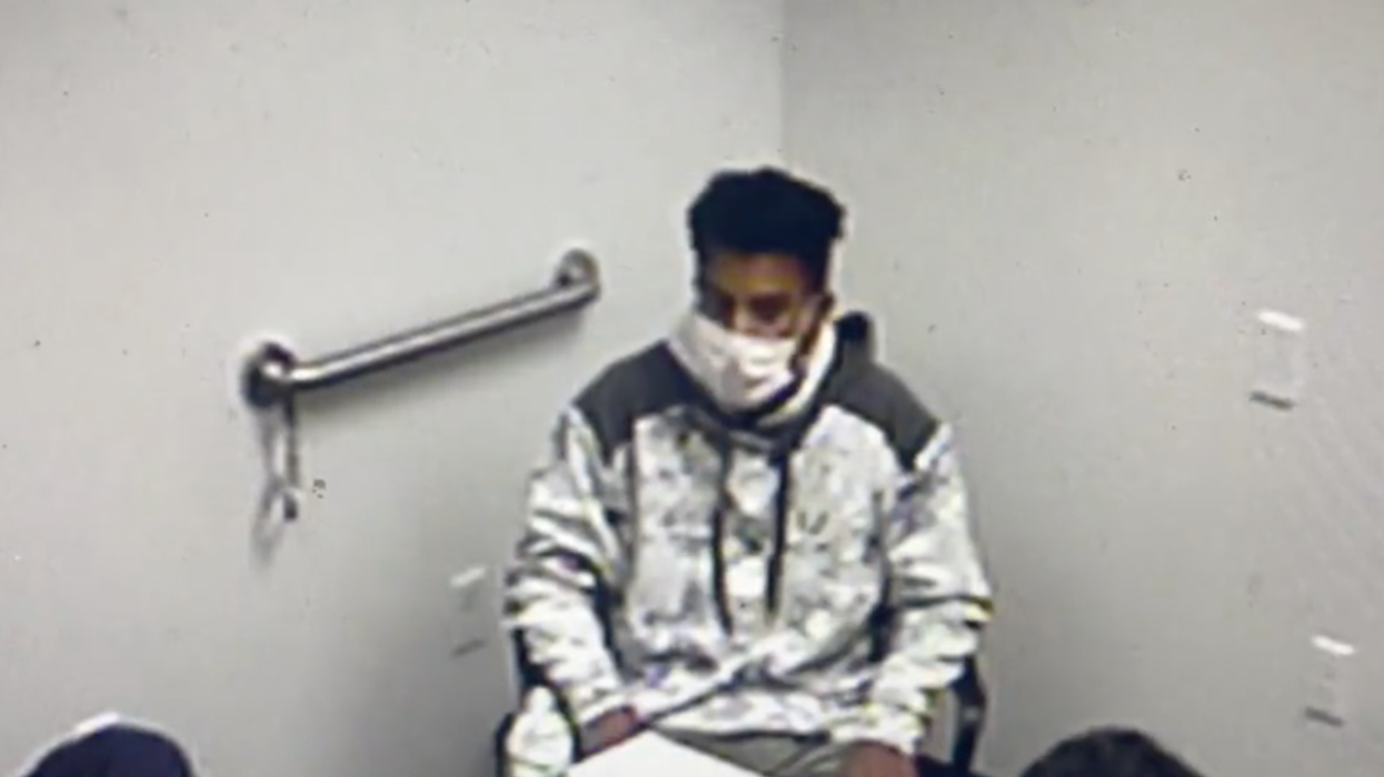 <p>MAGA U.S Capitol rioter starts sobbing when grilled by police</p>