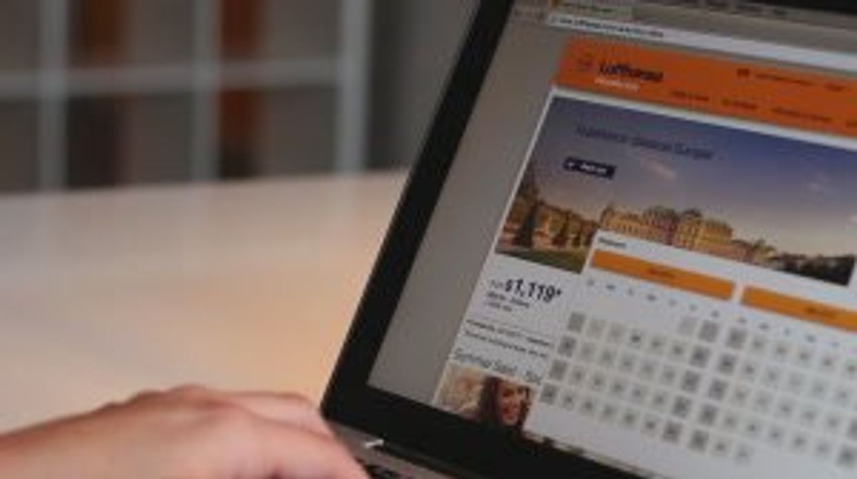 Why the 'Goldilocks Window' is the best time to book a flight