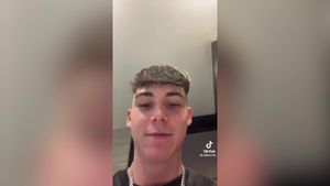 Guy gets cancelled on so takes himself on an epic first date | indy100