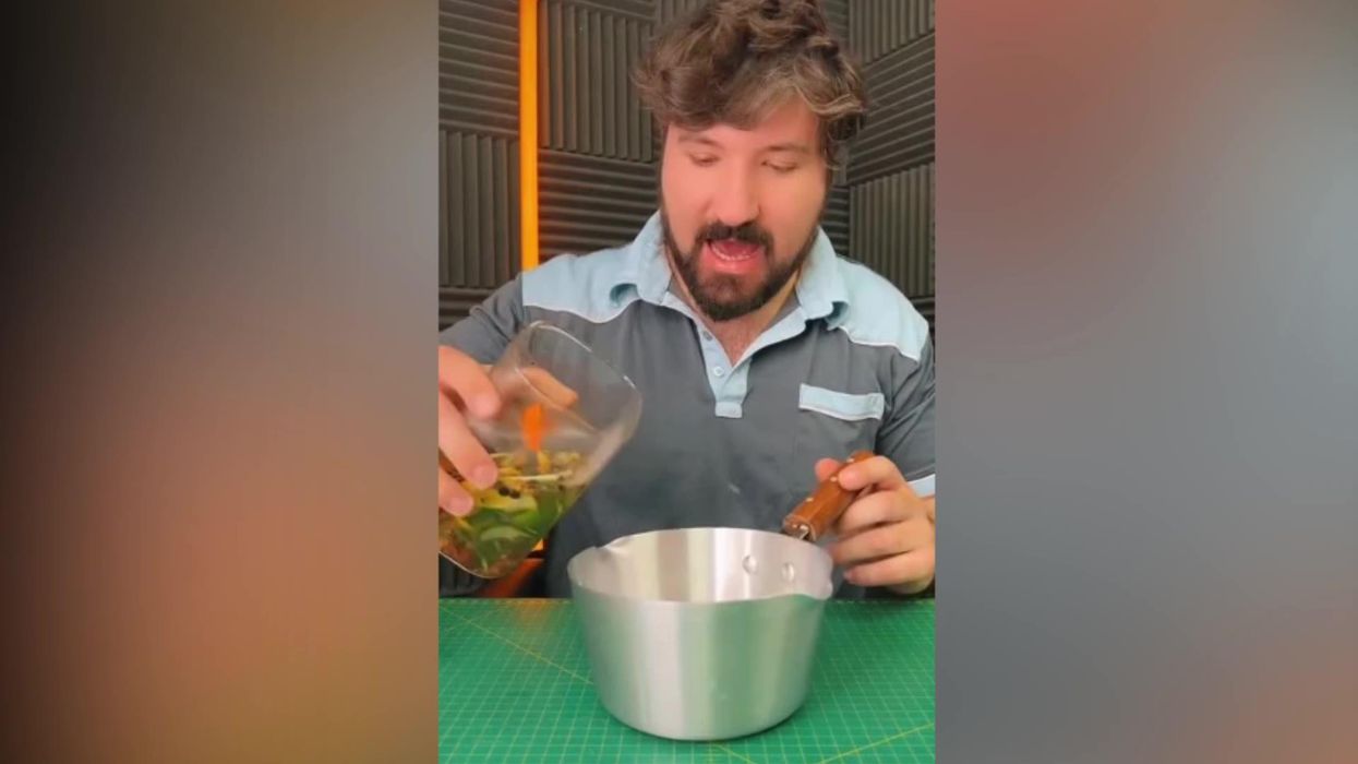 Guy makes Coke Zero recipe from scratch - and it looks exactly the same