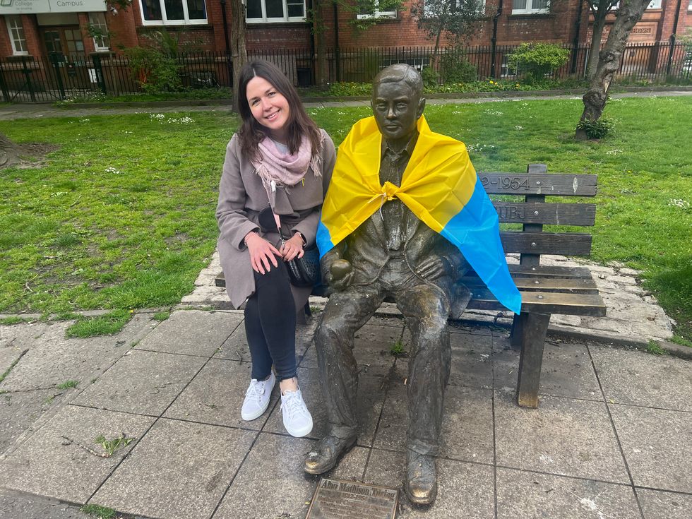 Maria Romanenko with a statue of Alan Turing