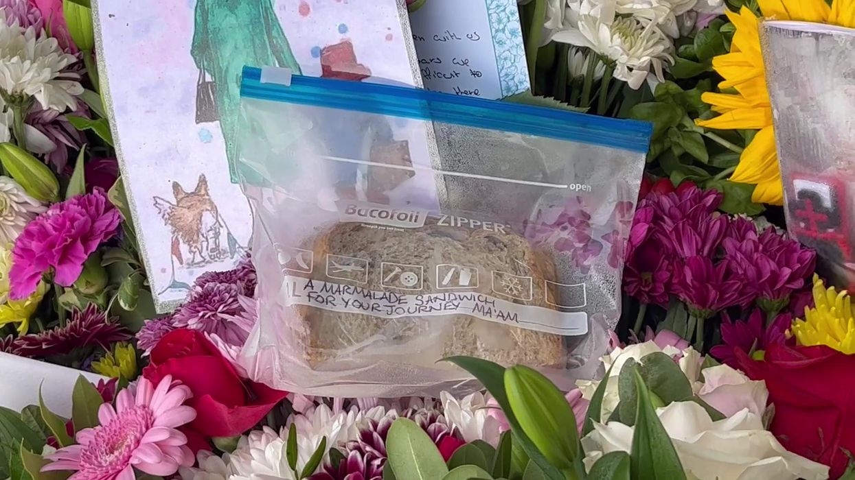 Mourners asked to stop bringing marmalade sandwiches in tribute to the Queen