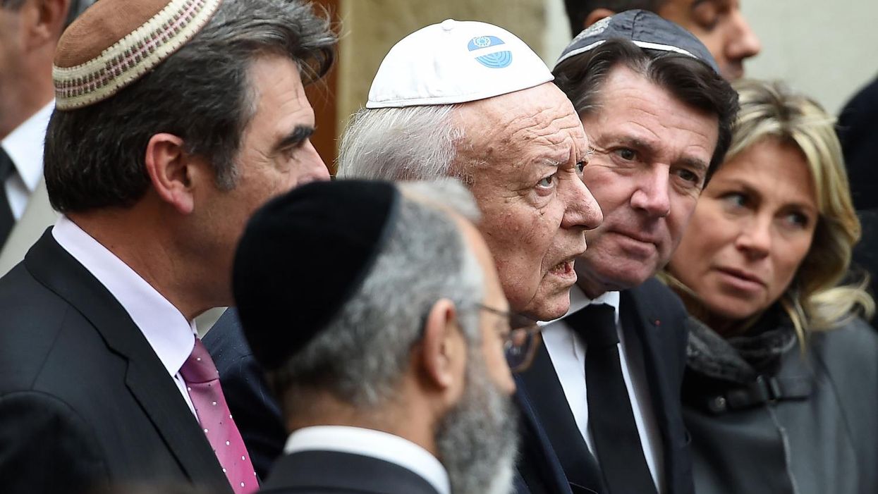 Marseille's Mayor speaks with the Jewish community on 14 January 2016
