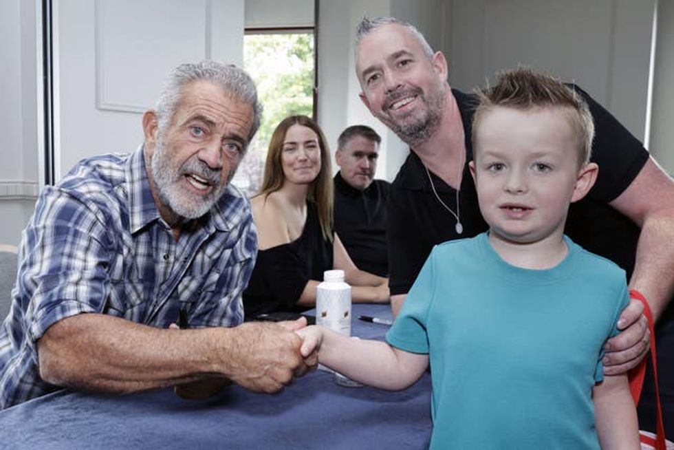 Mel Gibson meeting fans
