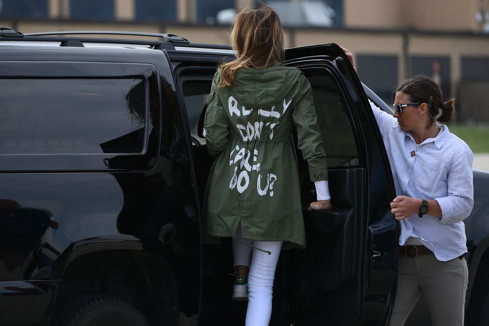 Melania wears \u2018I don\u2019t care, do U?\u2019 jacket to visit migrant children