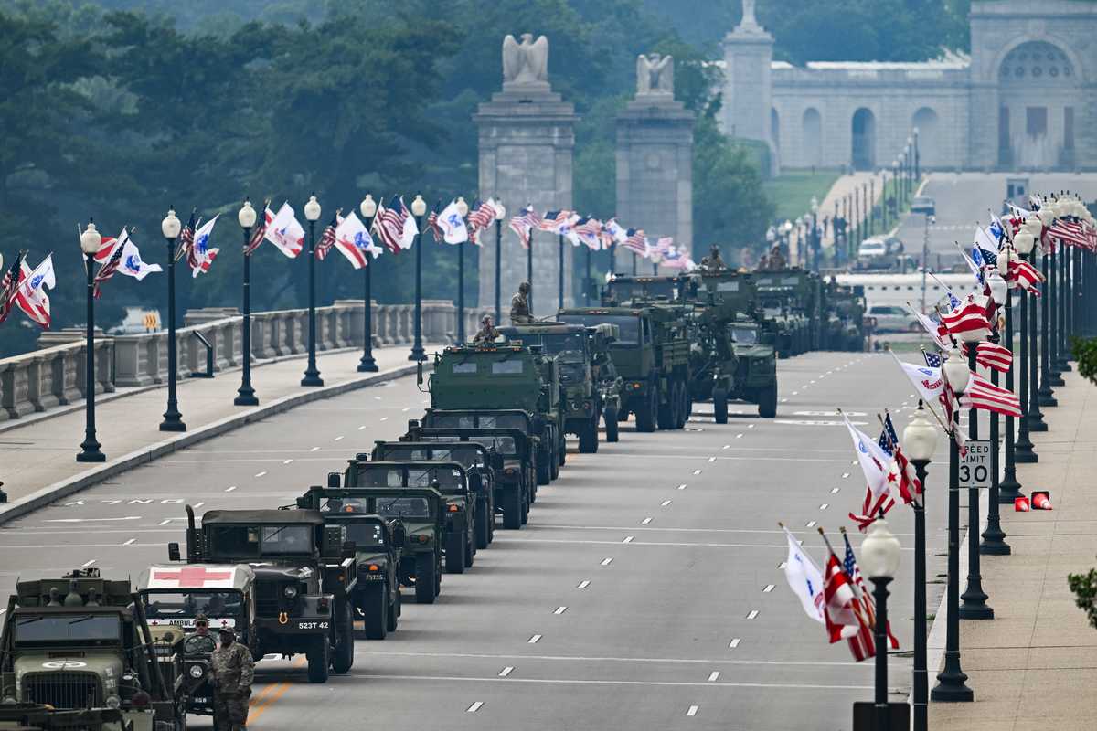 President Parade Trump's military parade in pictures: Soldiers march and tanks roll ...